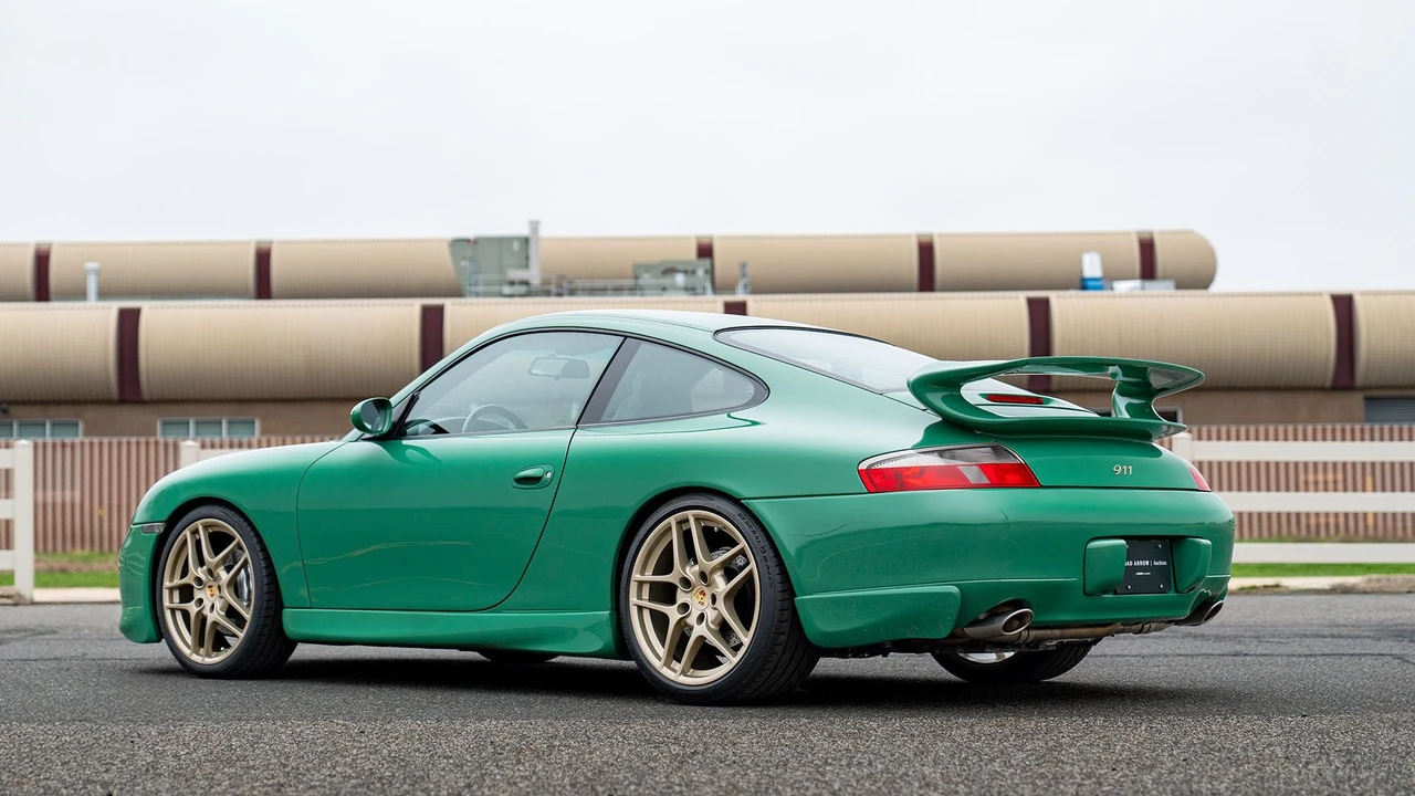 2001 Porsche 996 Carrera 4 - Image 2 of 31