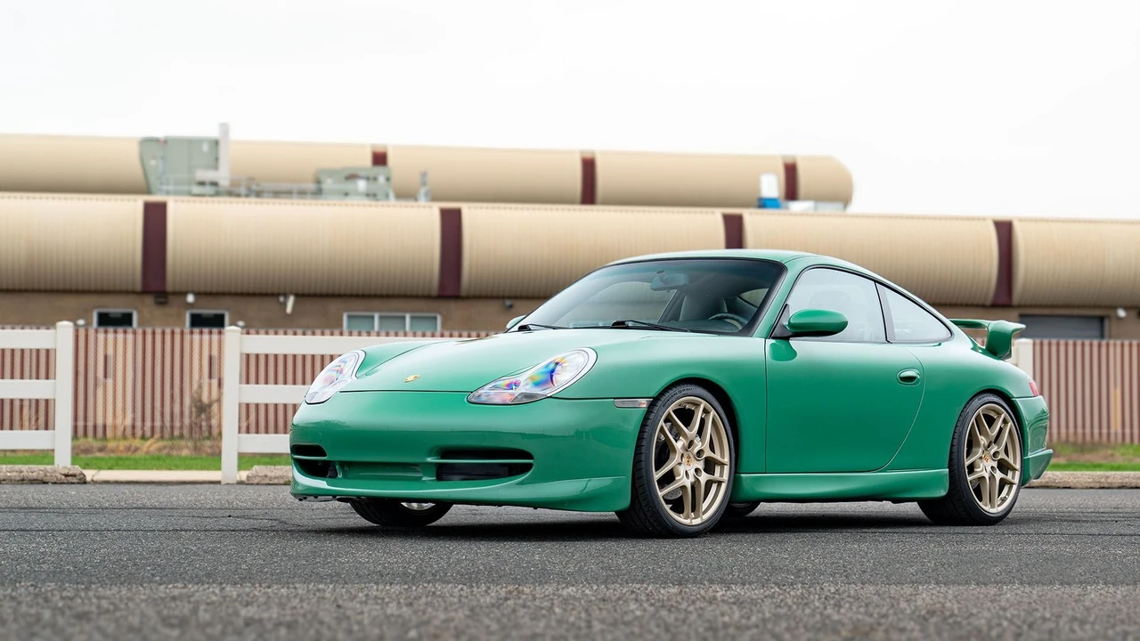 2001 Porsche 996 Carrera 4 - Image 7 of 31