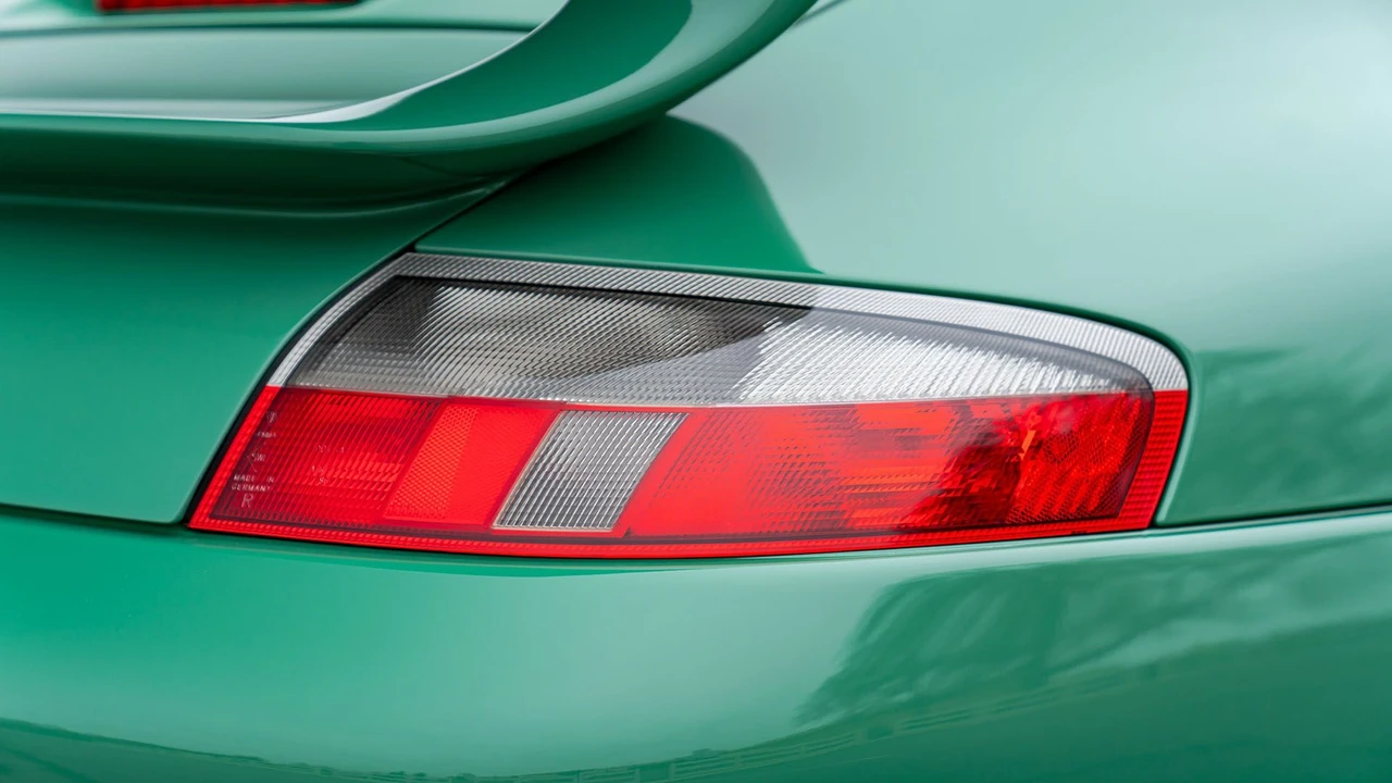 2001 Porsche 996 Carrera 4 - Image 29 of 31