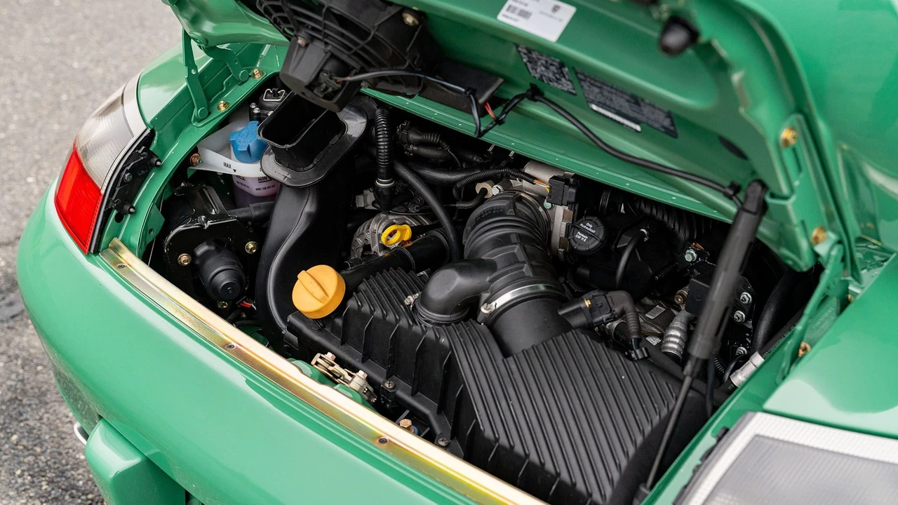 2001 Porsche 996 Carrera 4 - Image 10 of 31