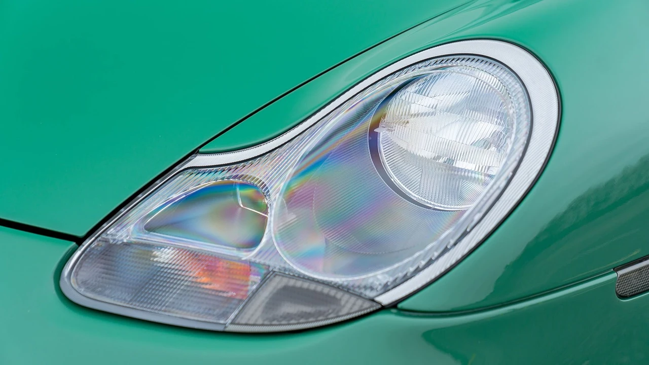 2001 Porsche 996 Carrera 4 - Image 22 of 31