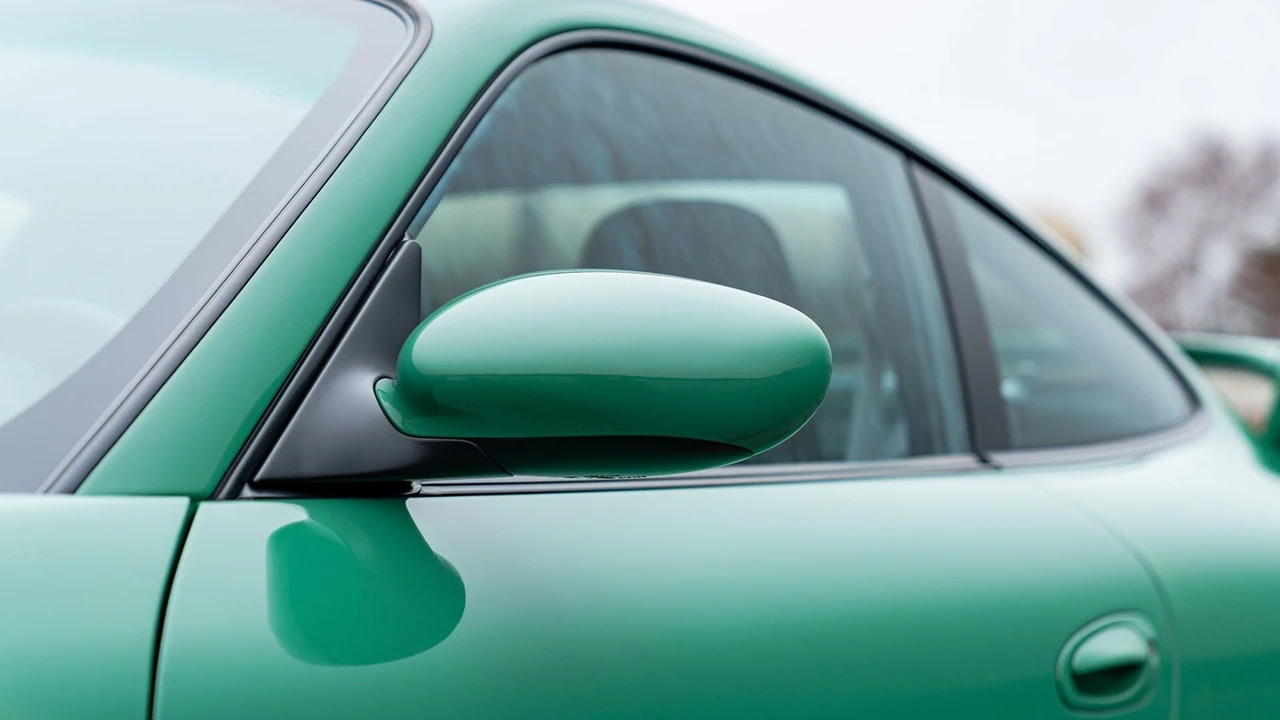 2001 Porsche 996 Carrera 4 - Image 25 of 31