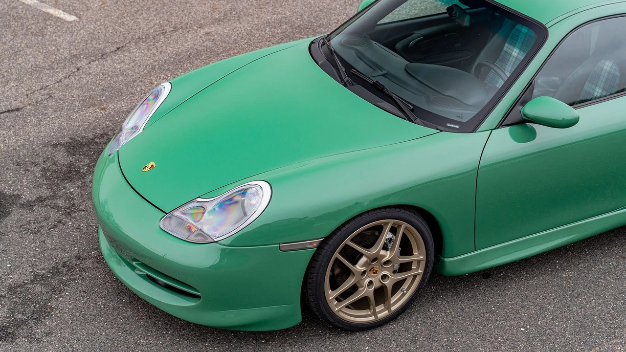 2001 Porsche 996 Carrera 4 - Image 20 of 31