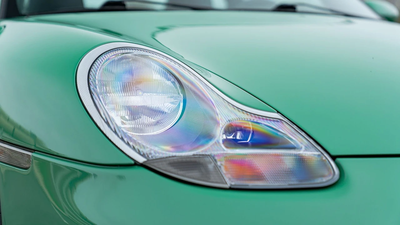 2001 Porsche 996 Carrera 4 - Image 24 of 31