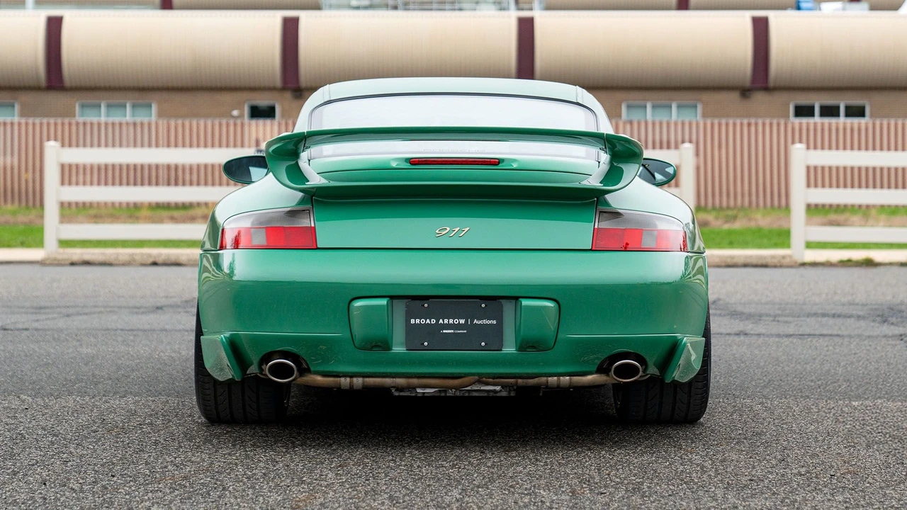 2001 Porsche 996 Carrera 4 - Image 5 of 31