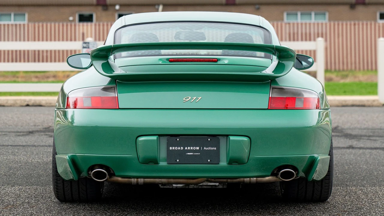 2001 Porsche 996 Carrera 4 - Image 21 of 31