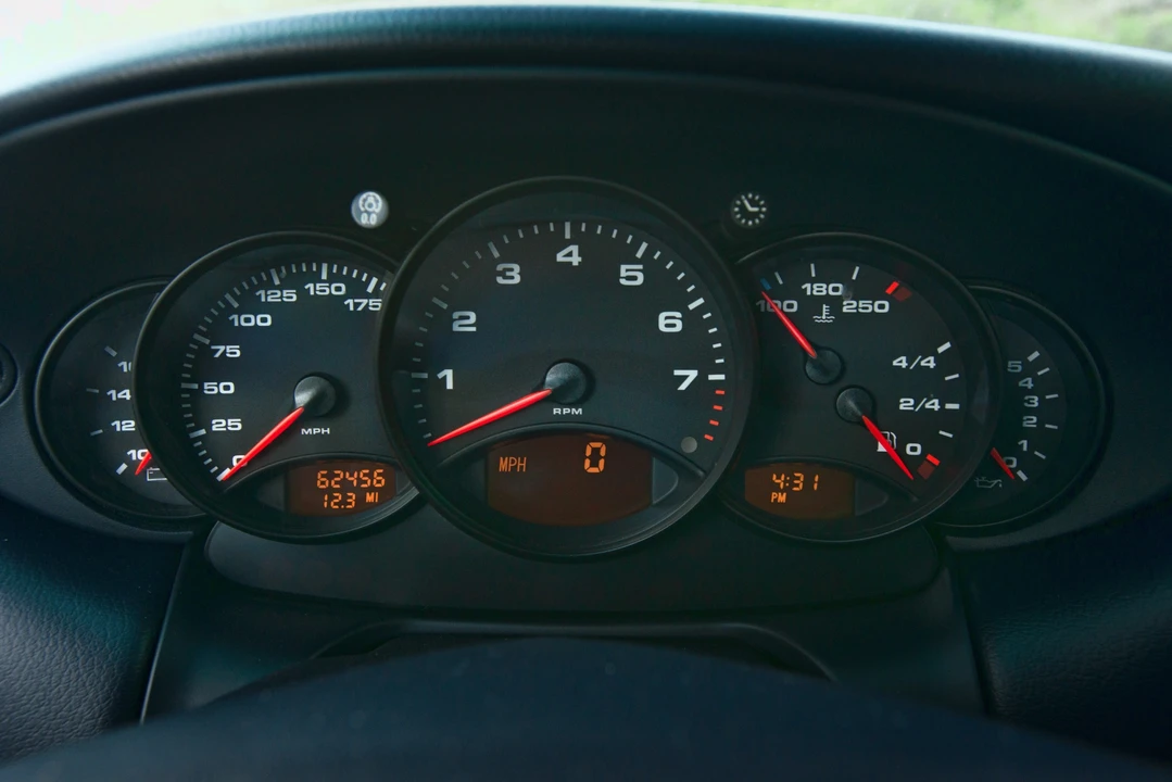 2001 Porsche 996 Carrera - Image 23 of 31