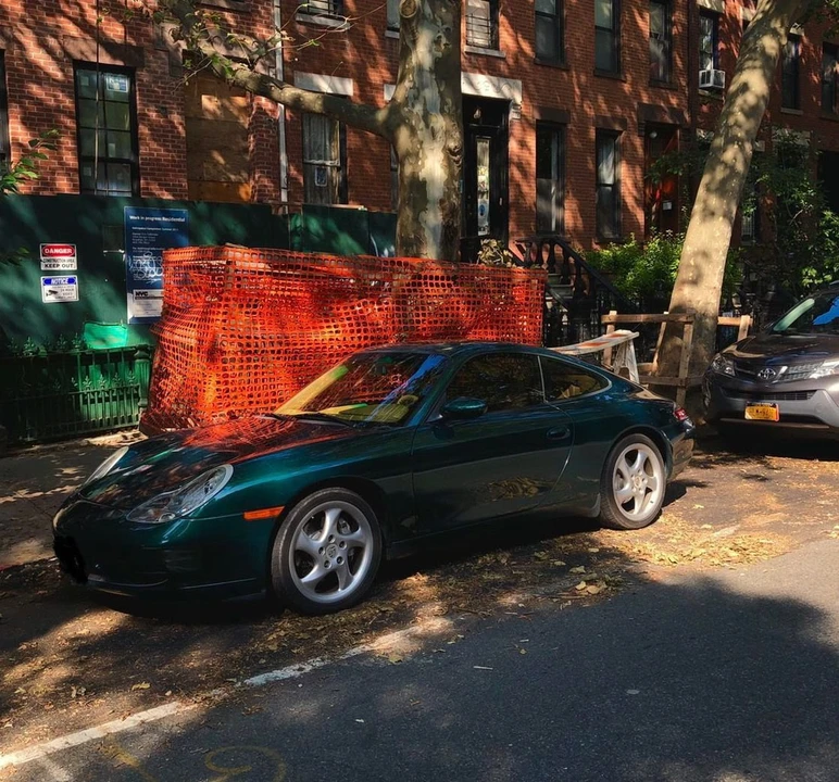 2001 Porsche 996 Carrera 4 - Image 20 of 31