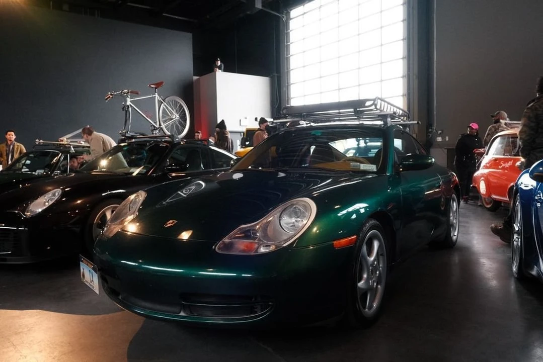 2001 Porsche 996 Carrera 4 - Image 18 of 31