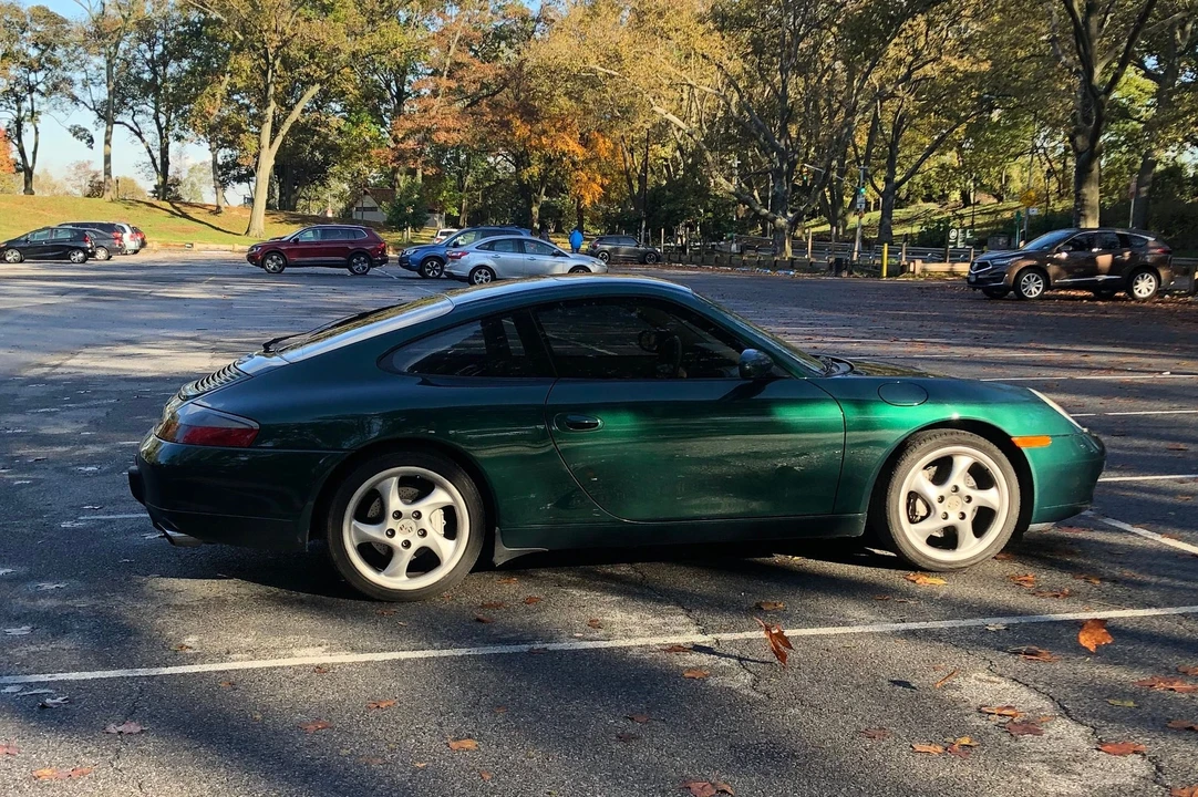 2001 Porsche 996 Carrera 4 - Image 6 of 31