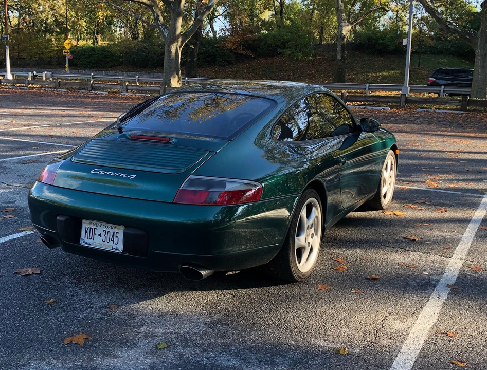 2001 Porsche 996 Carrera 4 - Image 8 of 31