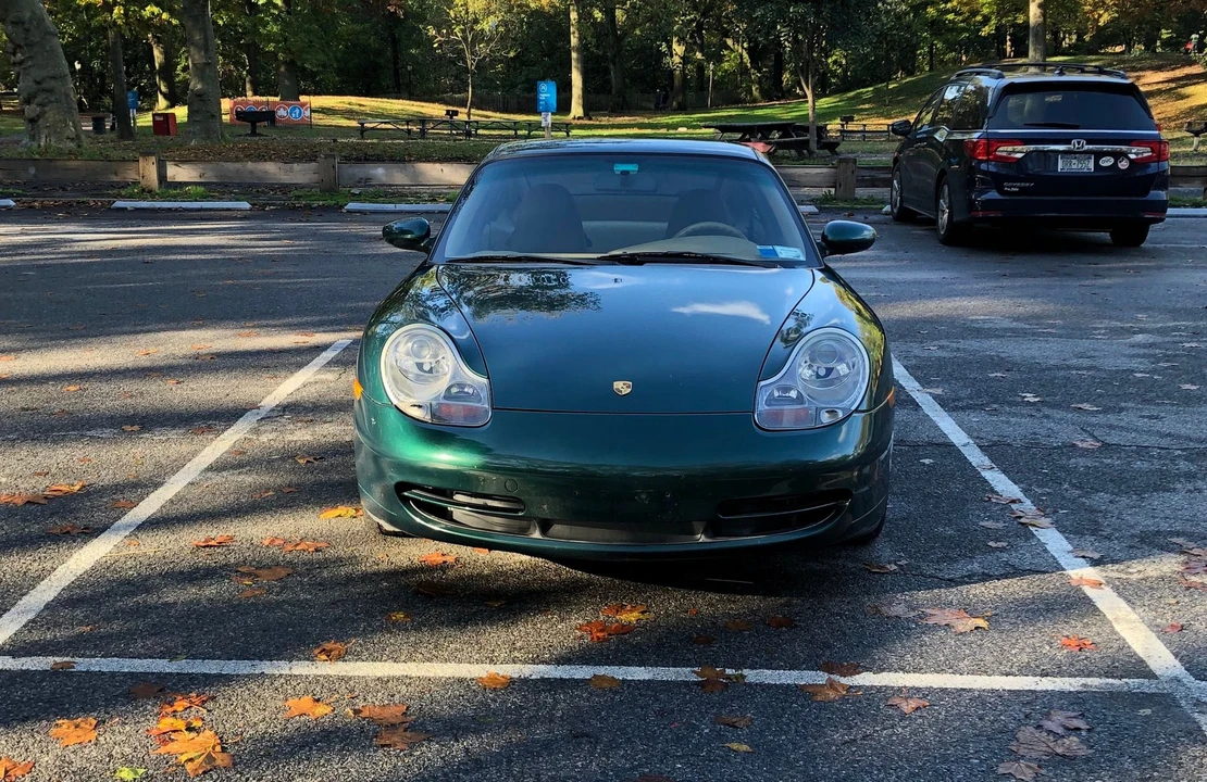 2001 Porsche 996 Carrera 4 - Image 10 of 31