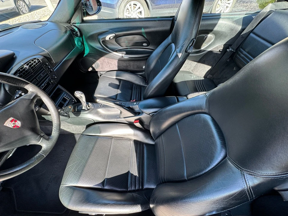2001 Porsche 996 Carrera 4 - Image 10 of 12