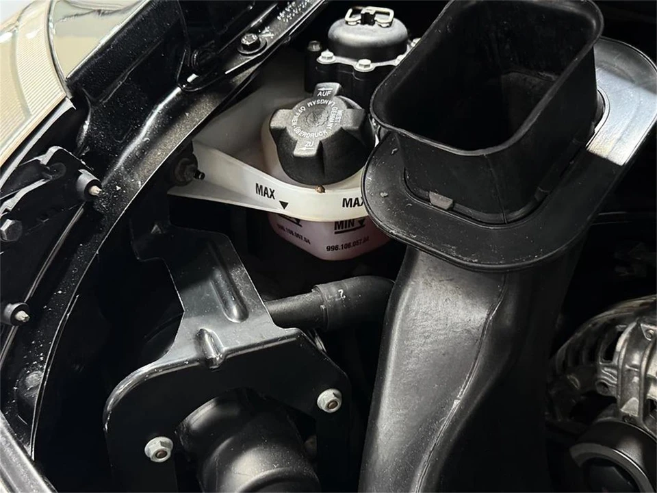 2001 Porsche 996 Carrera 4 - Image 25 of 28
