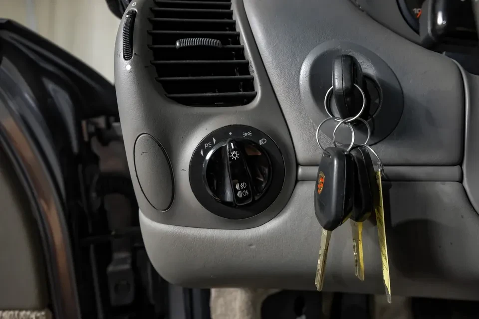 2001 Porsche 996 Carrera - Image 15 of 18