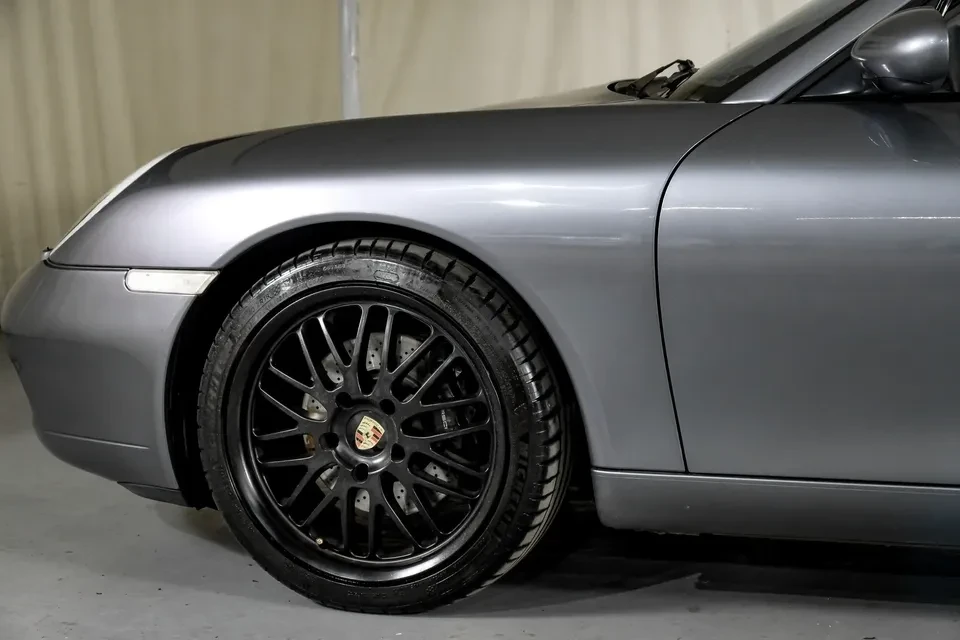 2001 Porsche 996 Carrera - Image 10 of 18