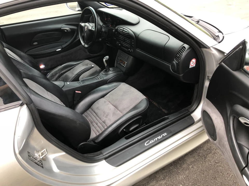 2001 Porsche 996 Carrera - Image 29 of 31