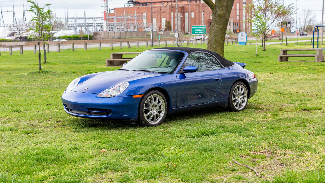 2001 Porsche 996 Carrera - Image 9 of 31