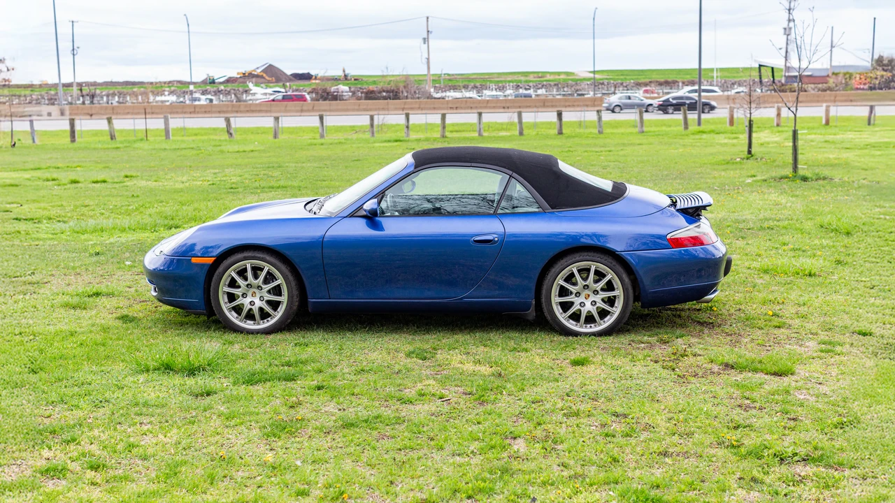 2001 Porsche 996 Carrera - Image 8 of 31