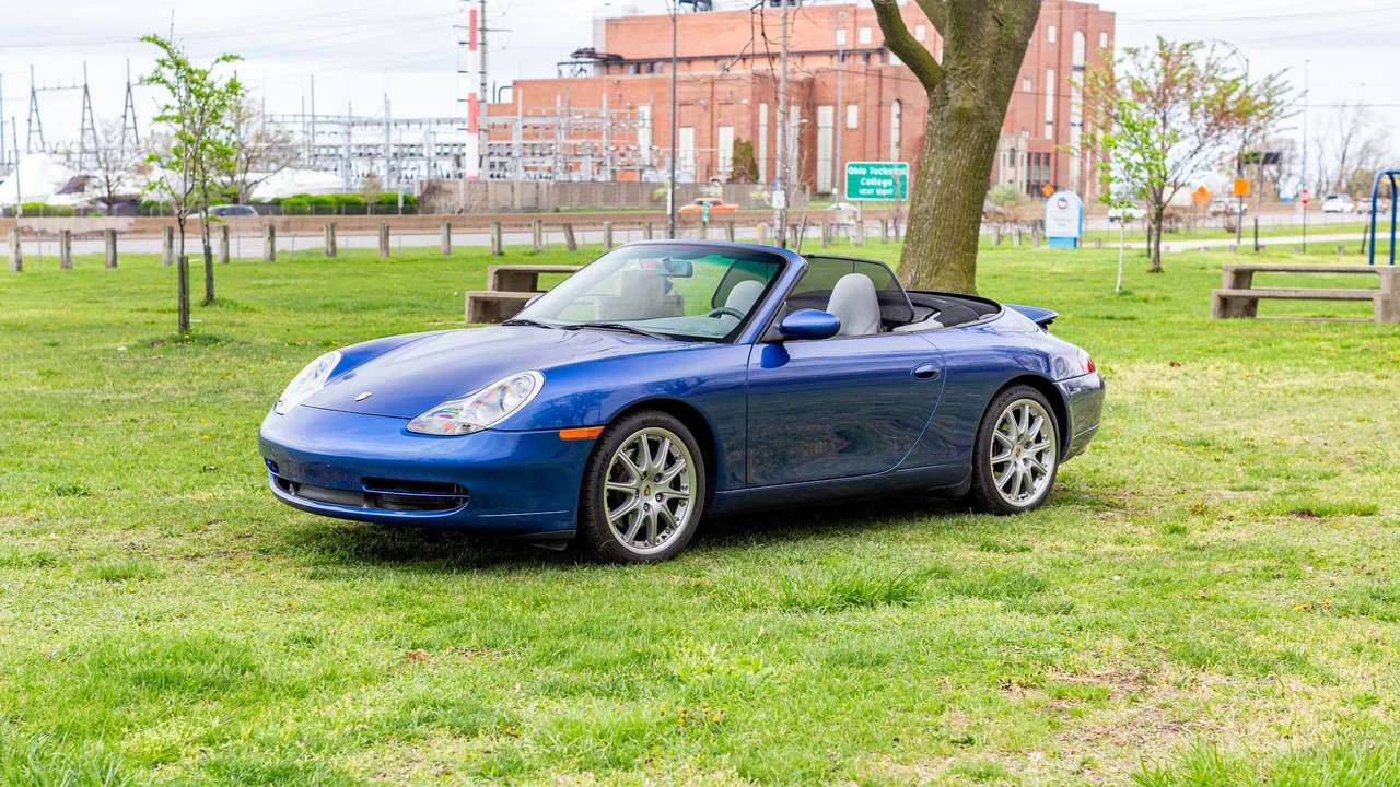 2001 Porsche 996 Carrera - Image 10 of 31