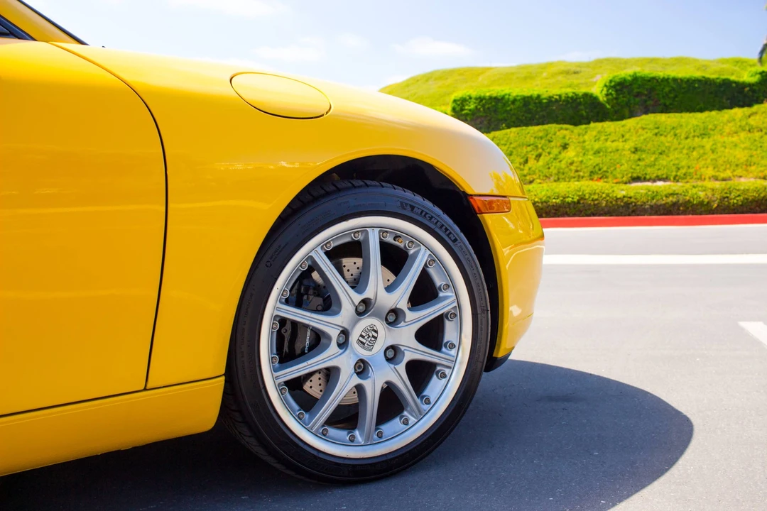 2001 Porsche 996 Carrera - Image 14 of 31