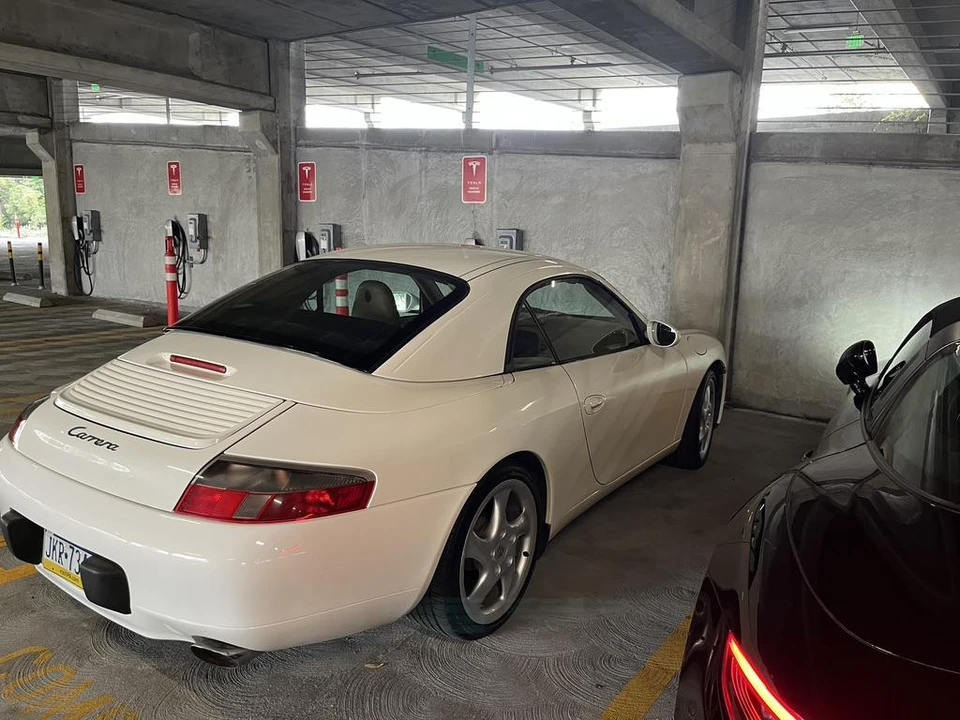 2001 Porsche 996 Carrera - Image 25 of 31