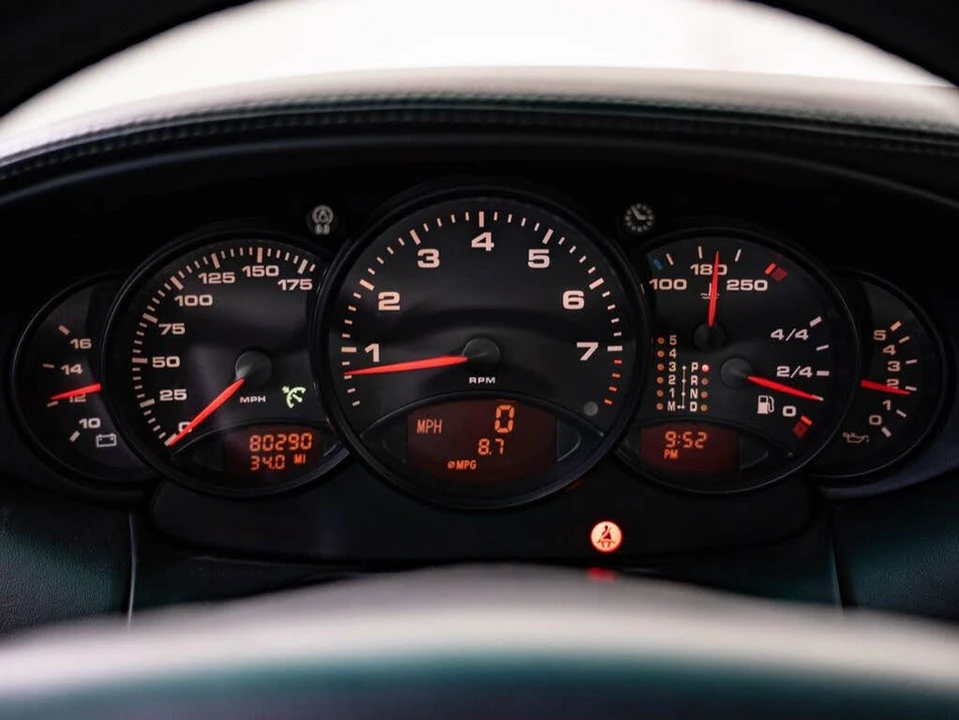 2001 Porsche 996 Carrera - Image 28 of 31