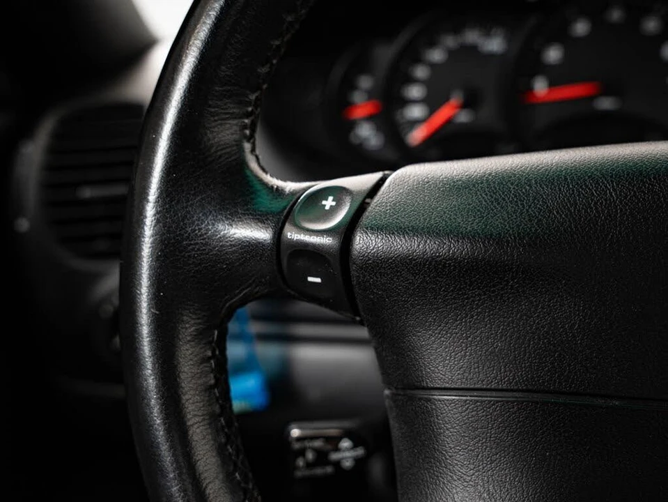 2001 Porsche 996 Carrera - Image 25 of 31