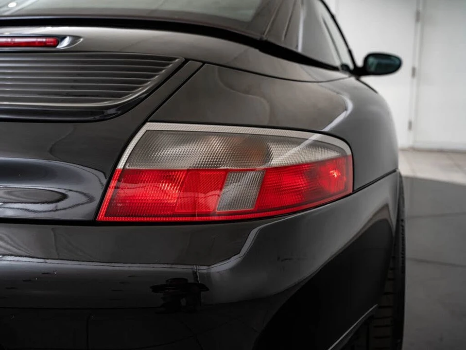 2001 Porsche 996 Carrera - Image 12 of 31