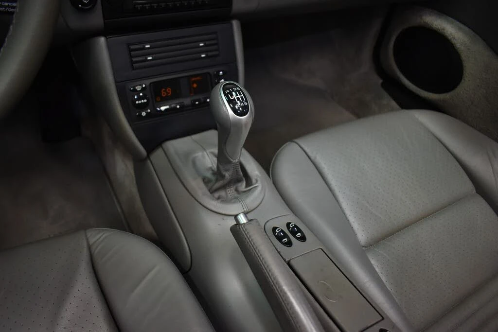 2001 Porsche 996 Carrera - Image 20 of 28