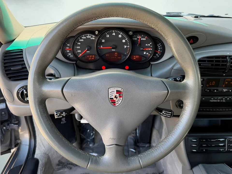 2001 Porsche 996 Carrera - Image 26 of 31