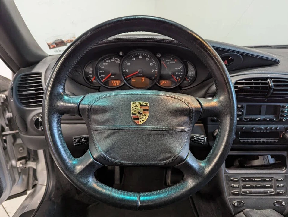 2001 Porsche 996 Carrera - Image 9 of 17