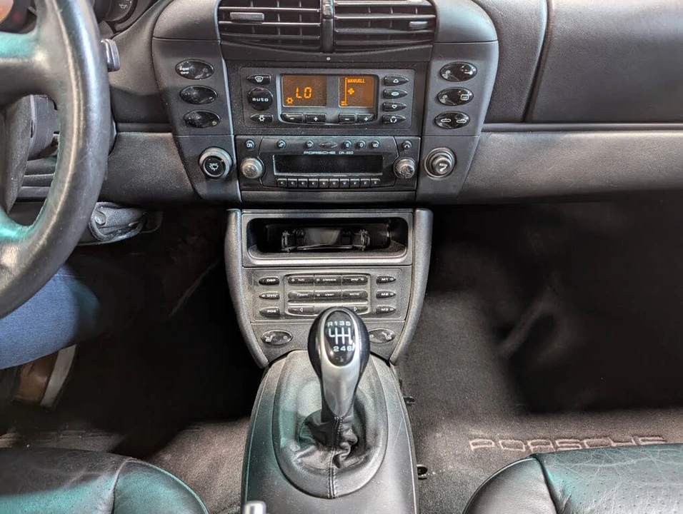 2001 Porsche 996 Carrera - Image 10 of 17