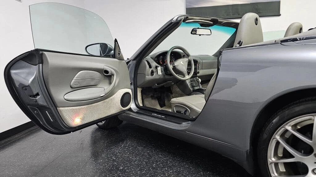 2001 Porsche 996 Carrera - Image 10 of 31