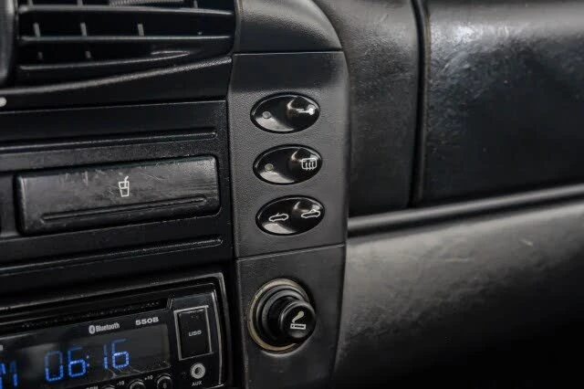 2001 Porsche 996 Carrera - Image 28 of 31