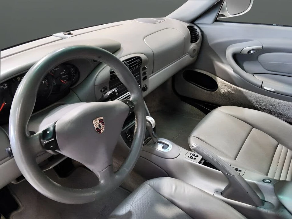 2001 Porsche 996 Carrera - Image 16 of 31