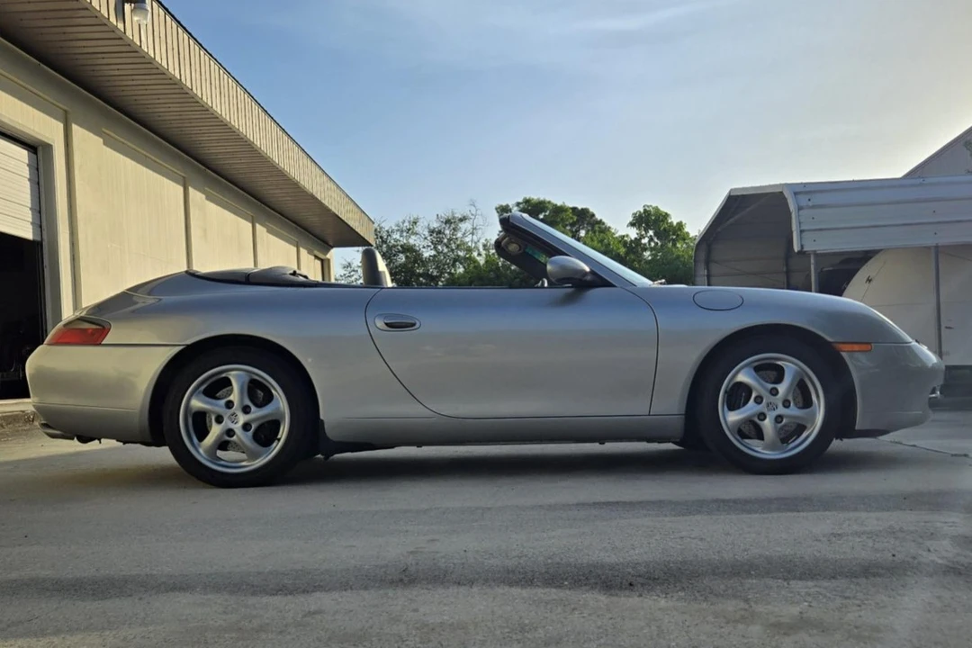 2001 Porsche 996 Carrera - Image 12 of 31