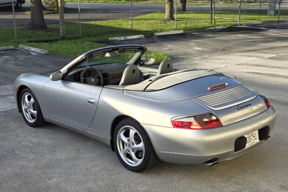 2001 Porsche 996 Carrera - Image 8 of 31