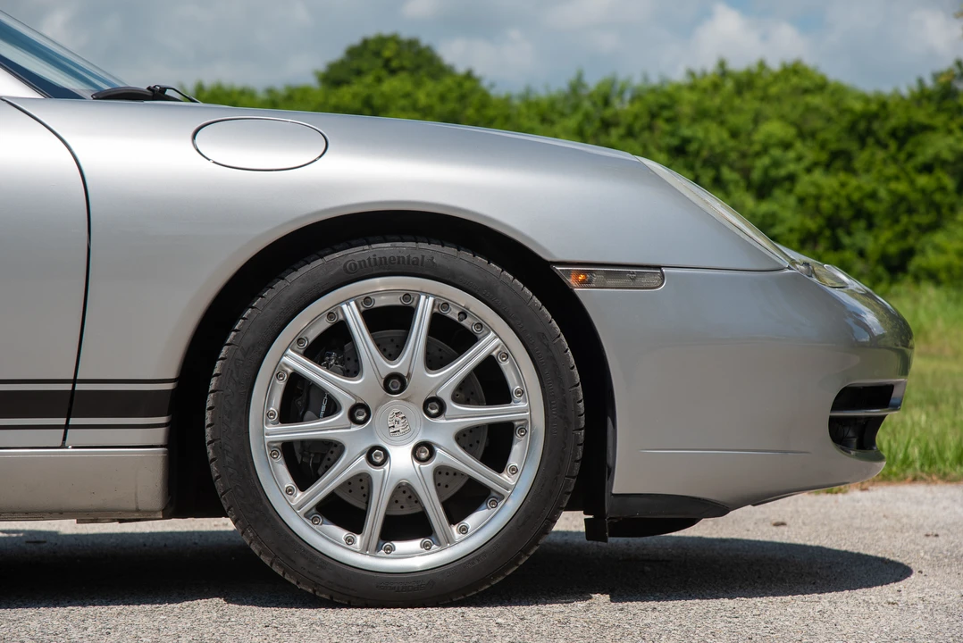 2001 Porsche 996 Carrera - Image 28 of 31