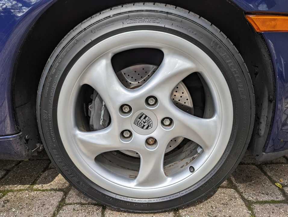 2001 Porsche 996 Carrera - Image 26 of 31