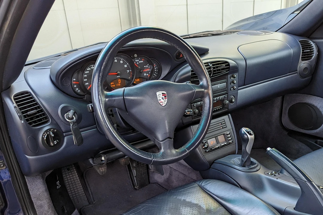 2001 Porsche 996 Carrera - Image 27 of 31