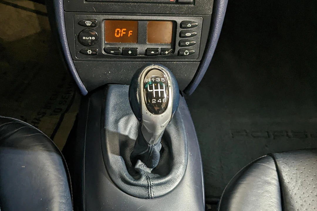 2001 Porsche 996 Carrera - Image 29 of 31