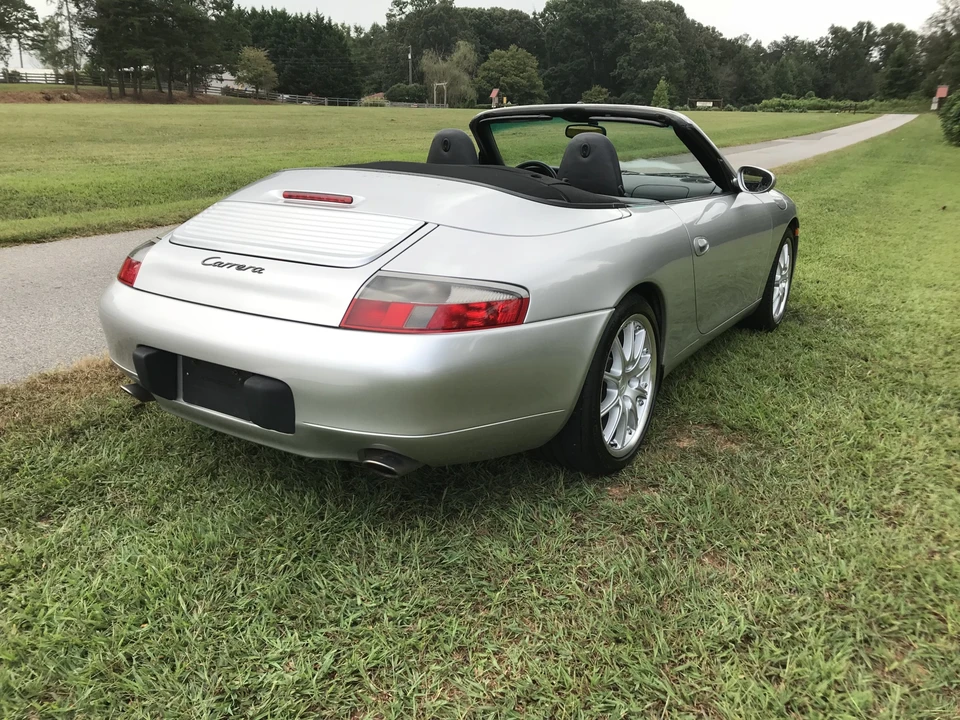 2001 Porsche 996 Carrera - Image 12 of 31
