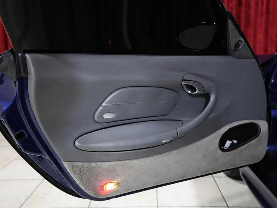 2001 Porsche 996 Carrera - Image 9 of 18