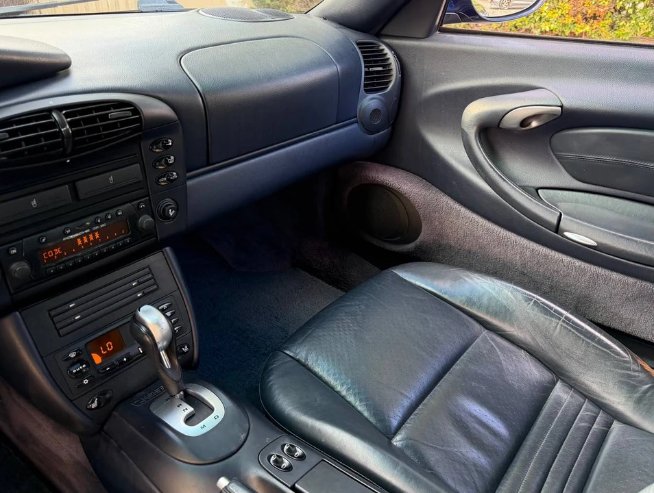 2001 Porsche 996 Carrera - Image 13 of 17