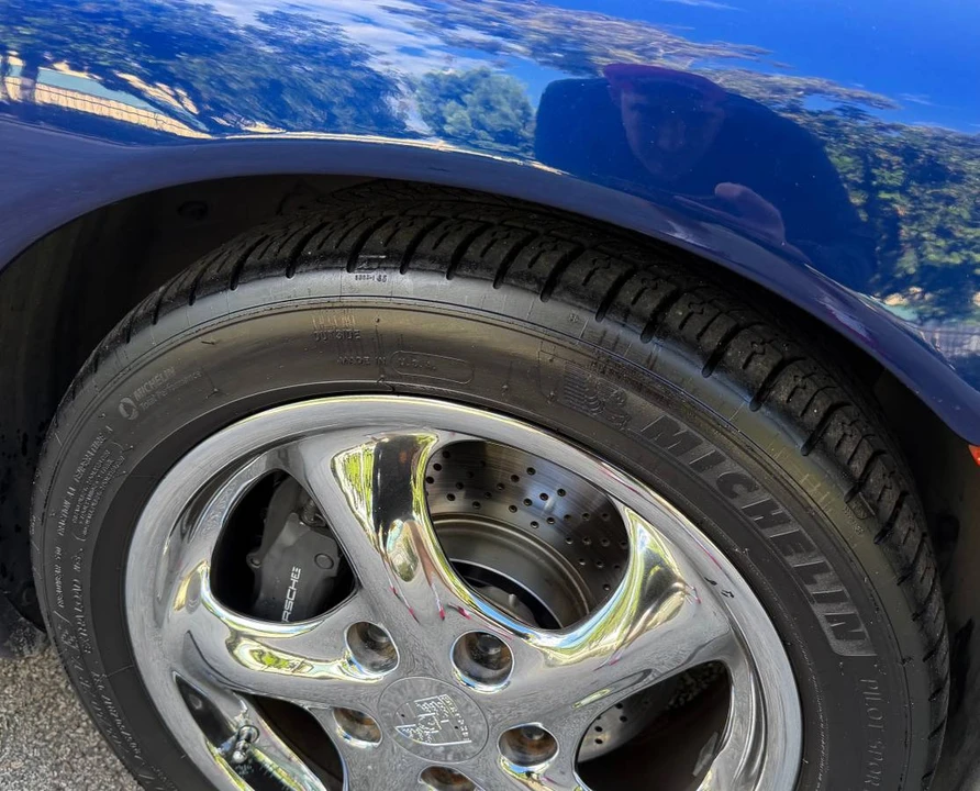 2001 Porsche 996 Carrera - Image 9 of 17