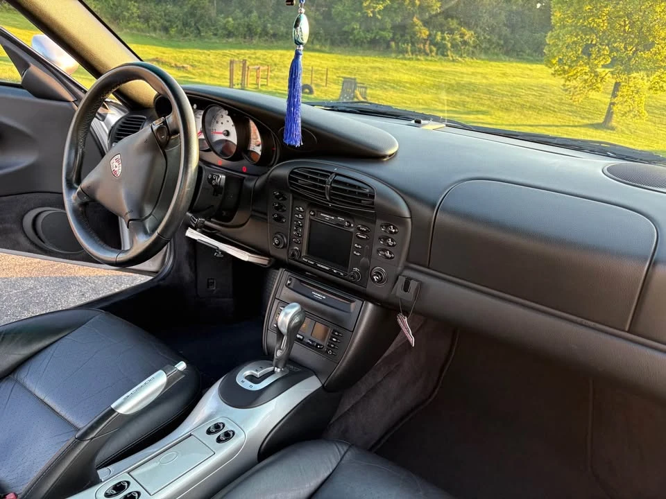2001 Porsche 996 Carrera - Image 10 of 20