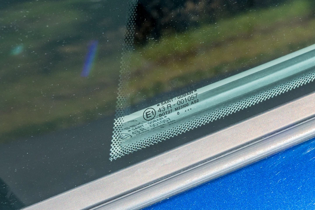 2001 Porsche 996 Carrera - Image 30 of 31