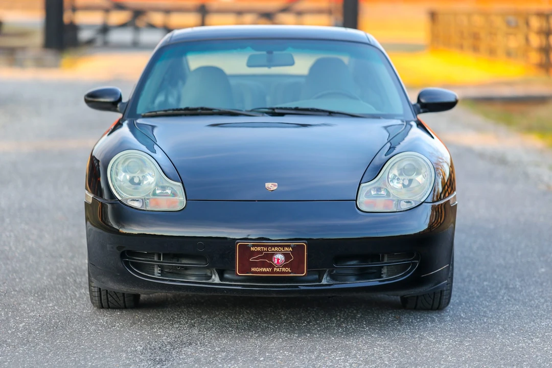 2001 Porsche 996 Carrera - Image 10 of 31