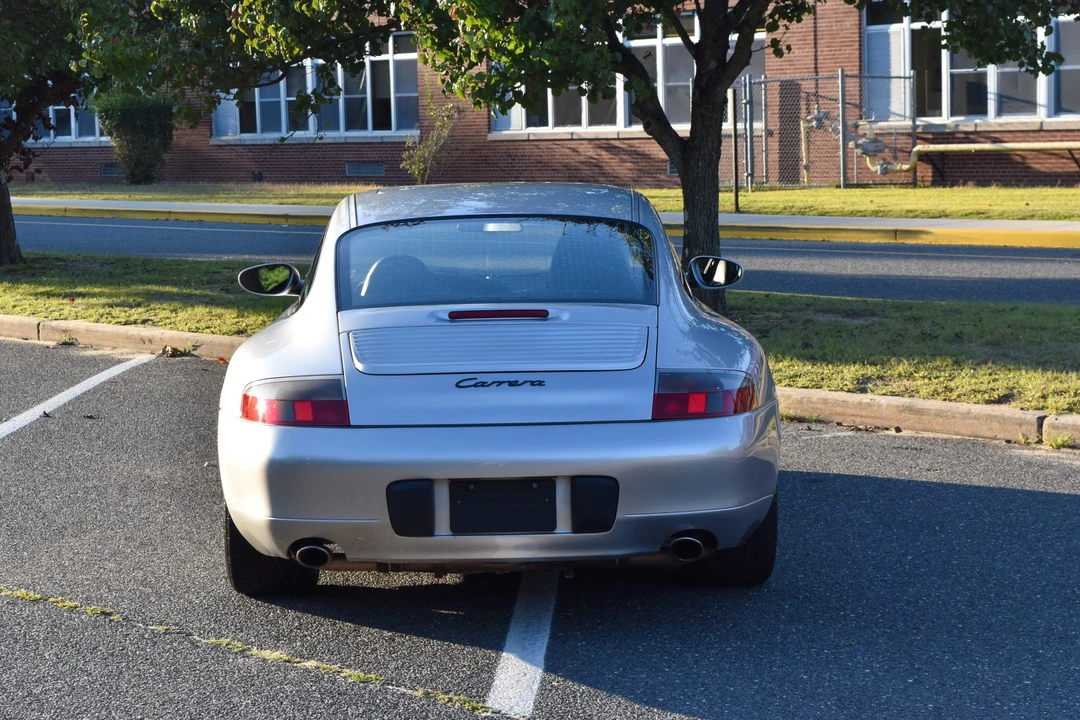 2001 Porsche 996 Carrera - Image 25 of 31